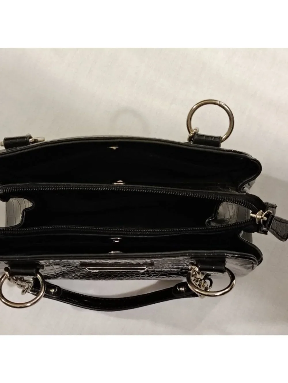 Liz Claiborne Handbag Purse Black 9"x6" Faux Croc Leather Shiny Pockets Chain - Picture 4 of 16